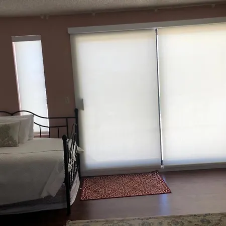 Hollywood Hills Private Room-2